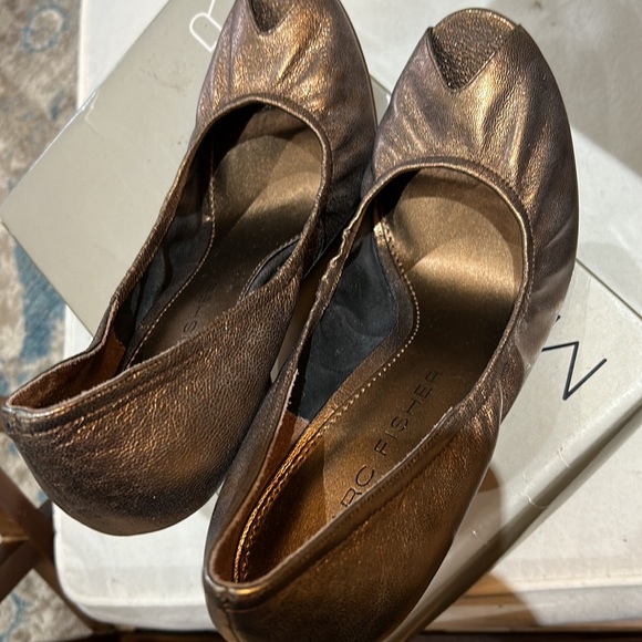 Marc Fisher size 10 bronze wedges - Picture 8 of 9